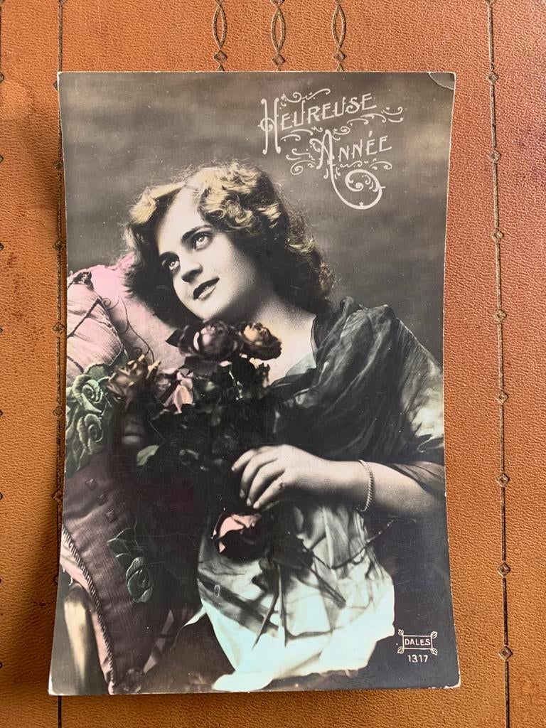 1914 Heureuse Année - dame met rozen, Verzamelen, Ansichtkaarten | Themakaarten, Ophalen of Verzenden, Voor 1920, Gelopen, Feest(dag)