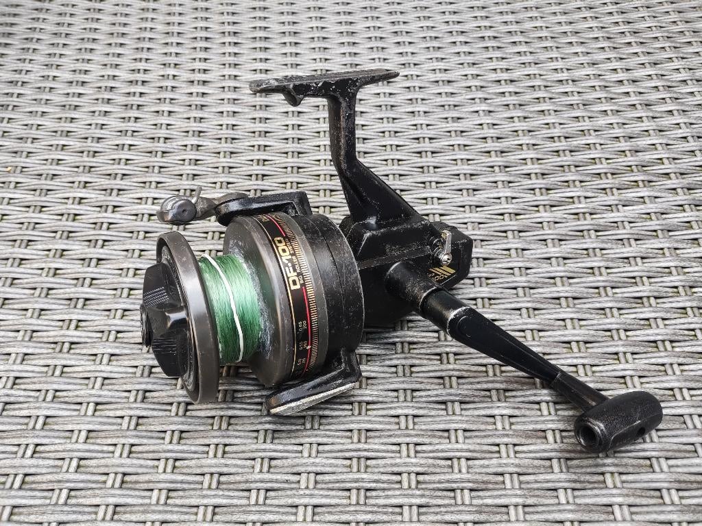 Daiwa DF-100 Zeemolen Made In Taiwan *** OLDSKOOL ***, Ophalen of Verzenden, Gebruikt, Molen