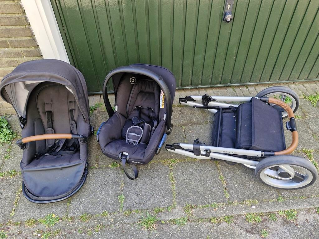 Mutsy kinderwagen met autostoeltje. Goede staat., Ophalen of Verzenden, Gebruikt, Mutsy, Verstelbare duwstang