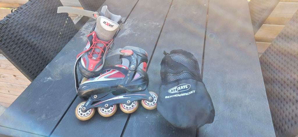 Skeelers Axer Sport met beschermset, Ophalen of Verzenden, Gebruikt, Inline skates 4 wielen, Overige merken