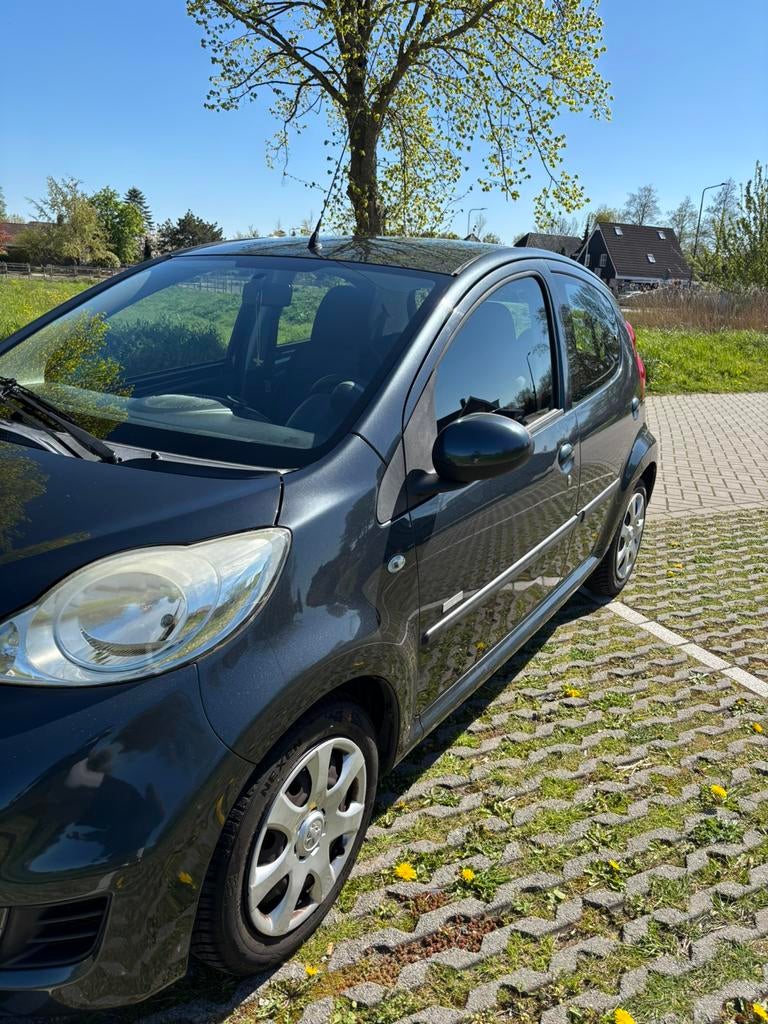 Peugeot 107 1.0 12V 5DR 2-TRONIC 2011 Grijs, Auto's, Peugeot, Particulier, Benzine, A, Hatchback, Automaat, Origineel Nederlands