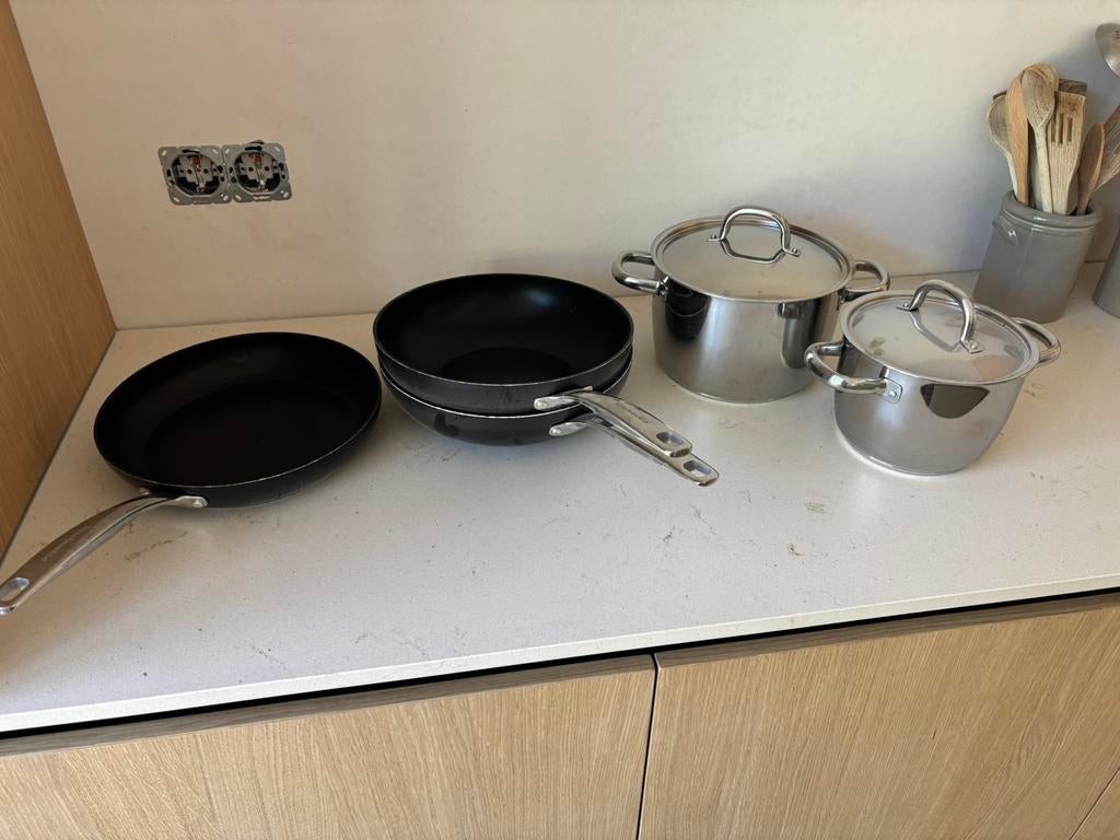 Pannen, Huis en Inrichting, Keuken | Potten en Pannen, Ophalen, Zo goed als nieuw, Rvs, Pannenset