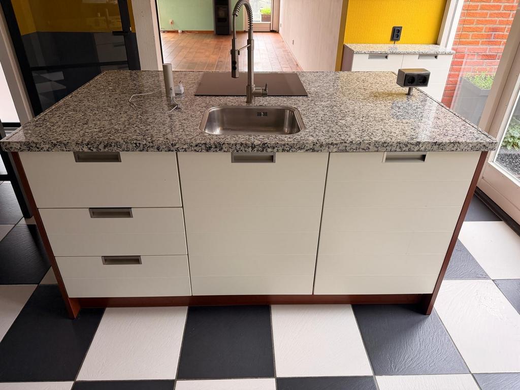 Modern kookeiland met granieten blad en inductiekookplaat, Huis en Inrichting, Keuken | Complete keukens, Ophalen, Wit, Overige typen