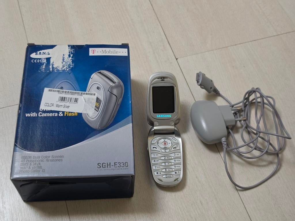 Samsung SGH-E330 in originele doos met oplader, Telecommunicatie, Mobiele telefoons | Samsung, Gebruikt, Overige modellen, Overige systemen