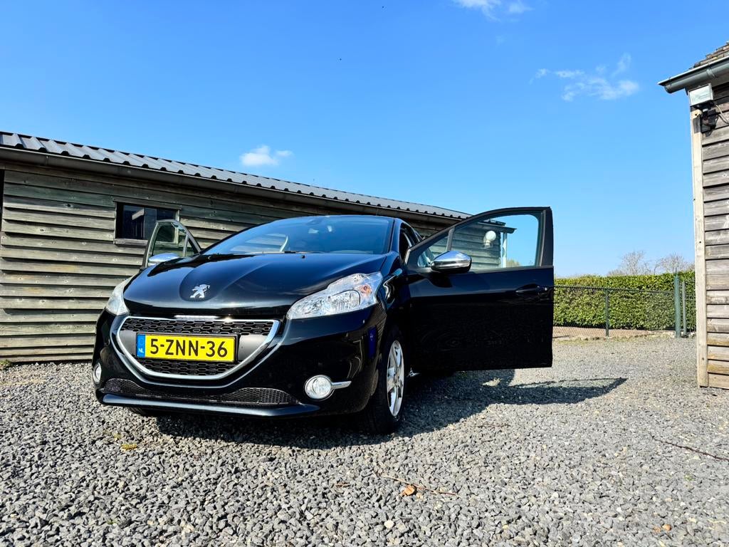Peugeot 208 1.2 VTI 60KW/82PK 5-D 2015 Zwart, Auto's, Voorwielaandrijving, 1199 cc, Zwart, Origineel Nederlands