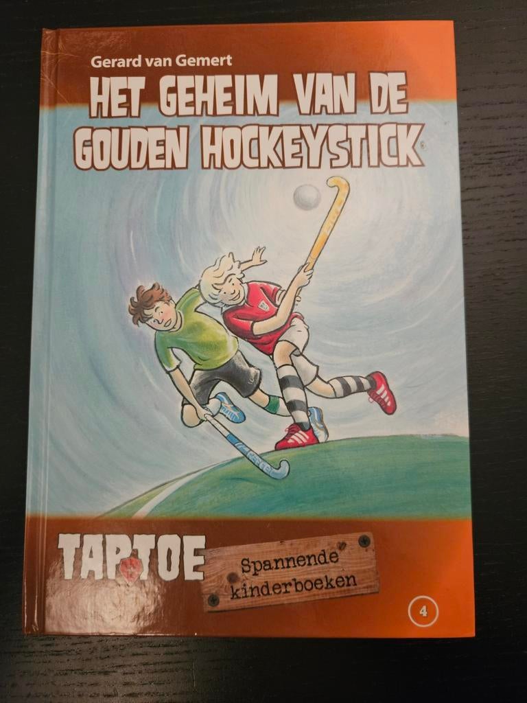 Het Geheim van de Gouden Hockeystick - Gerard van Gemert, Ophalen of Verzenden, Zo goed als nieuw, Gerard van Gemert, Fictie algemeen