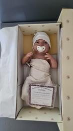 Ashton Drake 'A Lovely Gift is Little Lauren' pop, Verzamelen, Poppen, Ophalen, Zo goed als nieuw, Pop, Levensecht of Reborn