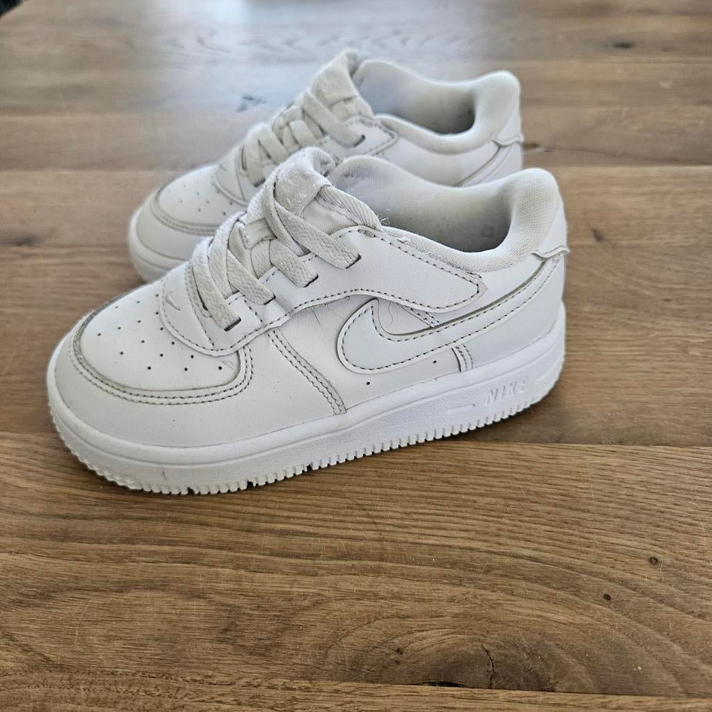 Witte Nike schoenen maat 26, Kinderen en Baby's, Kinderkleding | Schoenen en Sokken, Ophalen of Verzenden