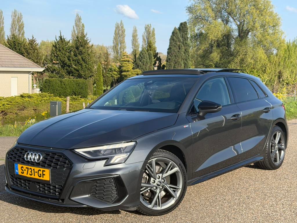 Audi A3 35 Tfsi 150pk S-tronic*3xS-LINE*PANO*, Auto's, 1498 cc, 1295 kg, 4 cilinders, 690 kg