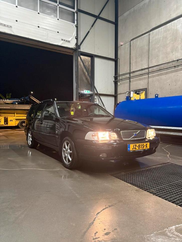 Volvo 1998 Zwart AWD AUT 2.4T 5 cilinder, Auto's, Volvo, Particulier, Benzine, Stationwagon, Geïmporteerd, Zwart, Ophalen