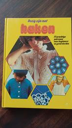 Vintage, retro, bezig zijn met haken, Ophalen of Verzenden