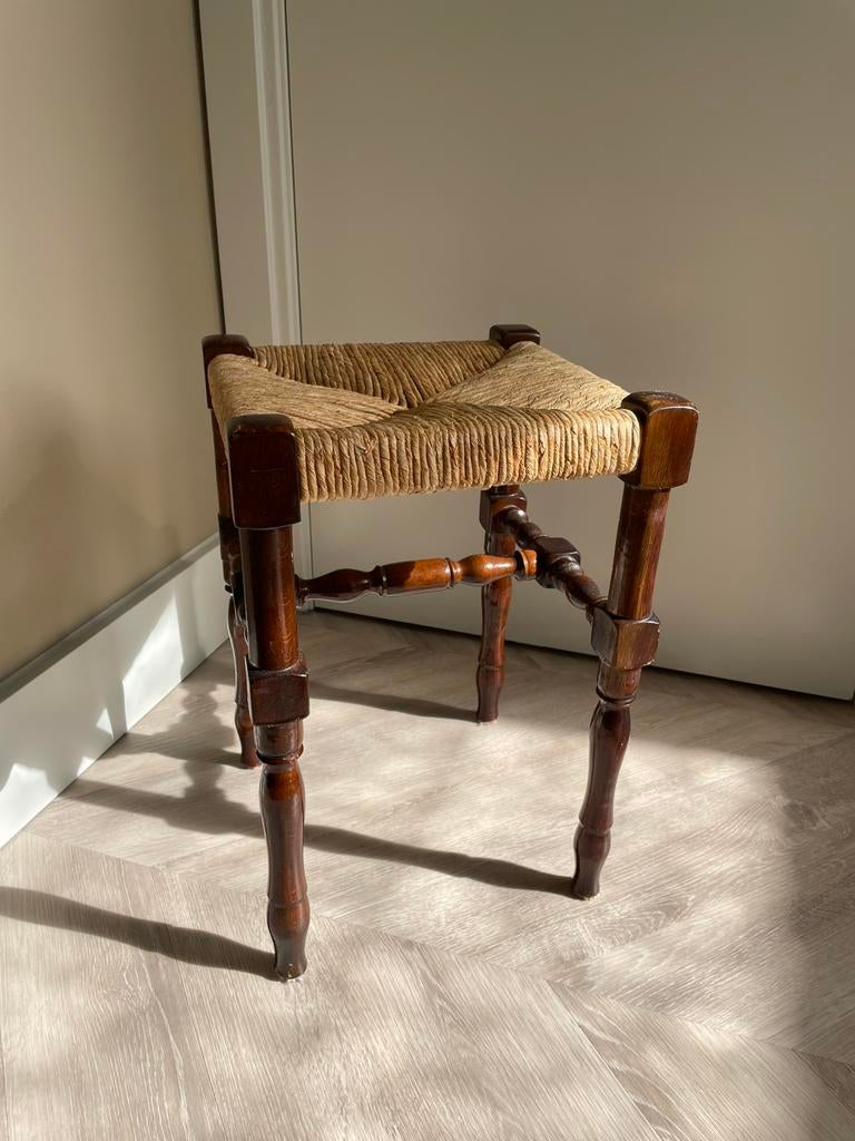 Vintage boeren krukje met rieten zitting - donker houten, Huis en Inrichting, Ophalen, Gebruikt, Hout