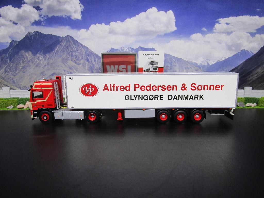 Wsi 01-4538 Volvo F12 Globetrotter , Alfred Pedersen, Hobby en Vrije tijd, Modelauto's | 1:50, Ophalen, Nieuw, Bus of Vrachtwagen