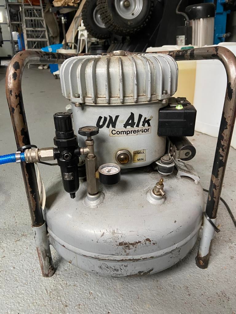 Jun air compressor, Doe-het-zelf en Verbouw, Compressors, 100 liter of meer, Ophalen, Gebruikt, Minder dan 200 liter/min