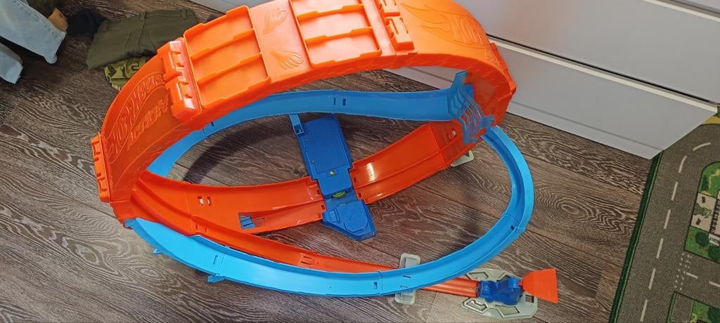 Hot Wheels action, wervelende looping, Ophalen, Zo goed als nieuw, Handmatig, Hot Wheels