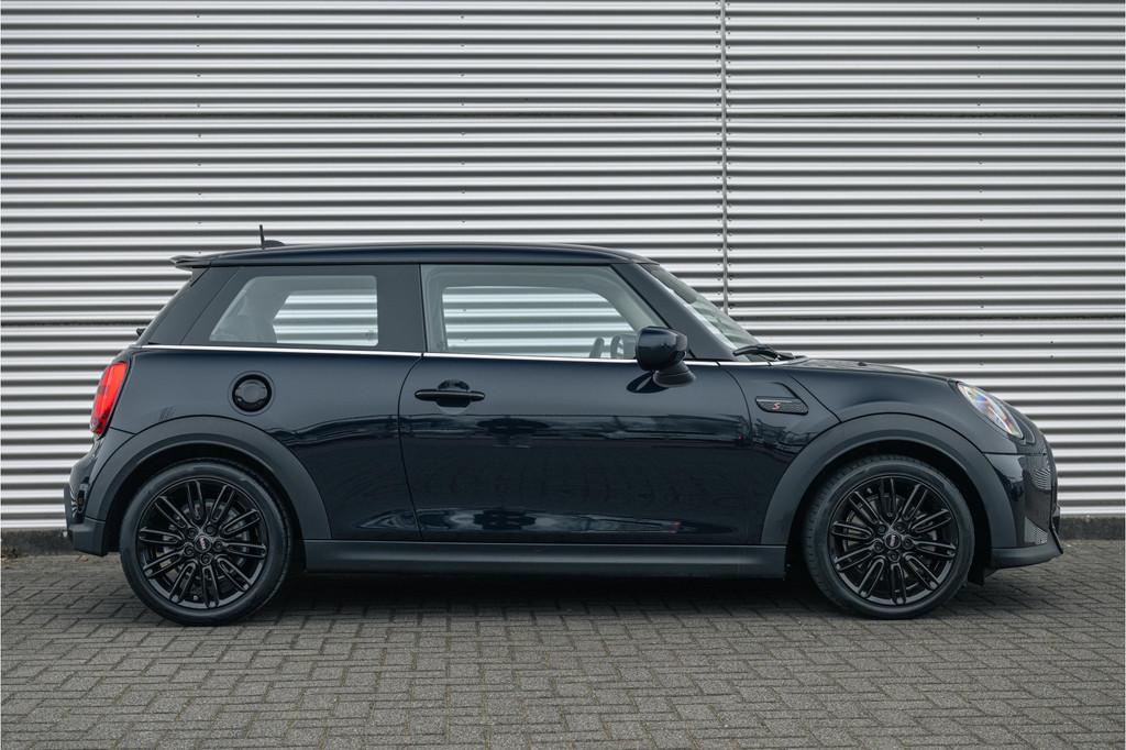 MINI Cooper S Classic Automaat / Sportstoelen / LED / PDC /, Auto's, 1998 cc, Gebruikt, Met garantie (alle), Leder en Stof