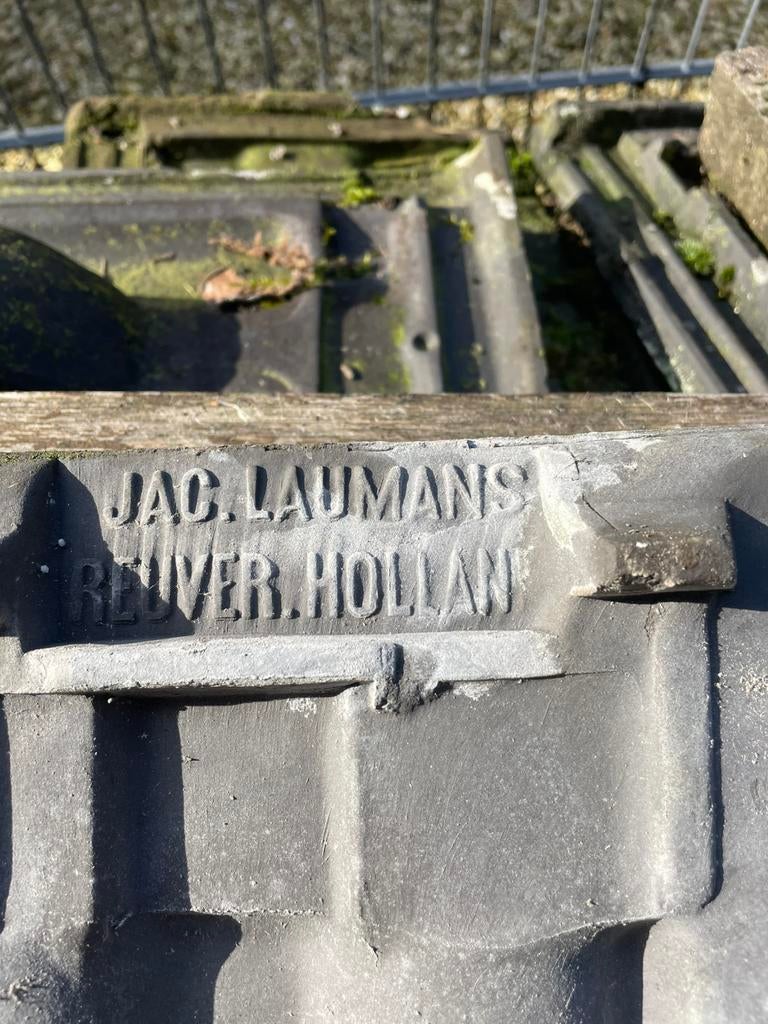 T.e.a.b. Grijze dakpannen +/- 1.000 stuks en 20 nokvorsten, Ophalen, Gebruikt, Steen of Klei, 15 m² of meer