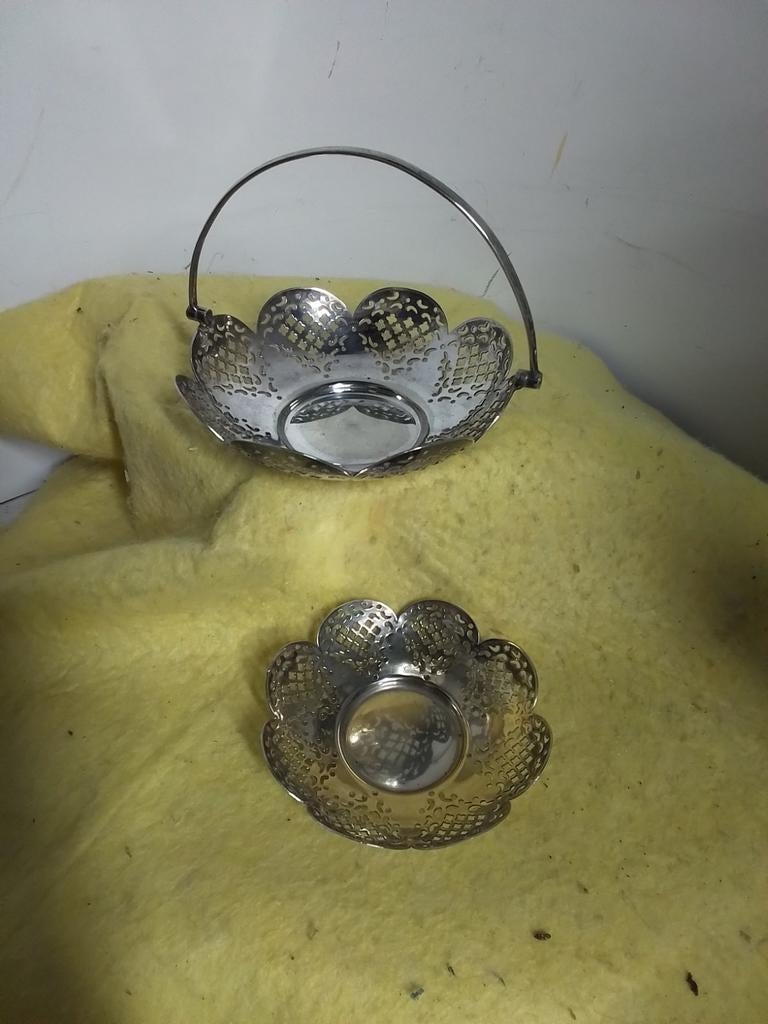 14984) 2 mooi verzilverde bonbon schaaltjes, Ophalen of Verzenden