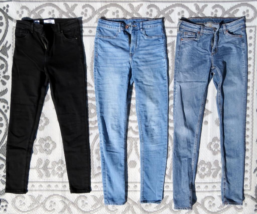 3 spijkerbroeken dames, S, Bershka, Monki, HM, Ophalen of Verzenden, Zo goed als nieuw, Blauw, W28 - W29 (confectie 36)