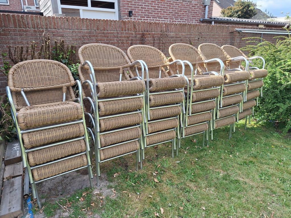 29 Terrasstoelen - Rotan look met aluminium frame, Ophalen, Zo goed als nieuw, Rotan, Stapelbaar