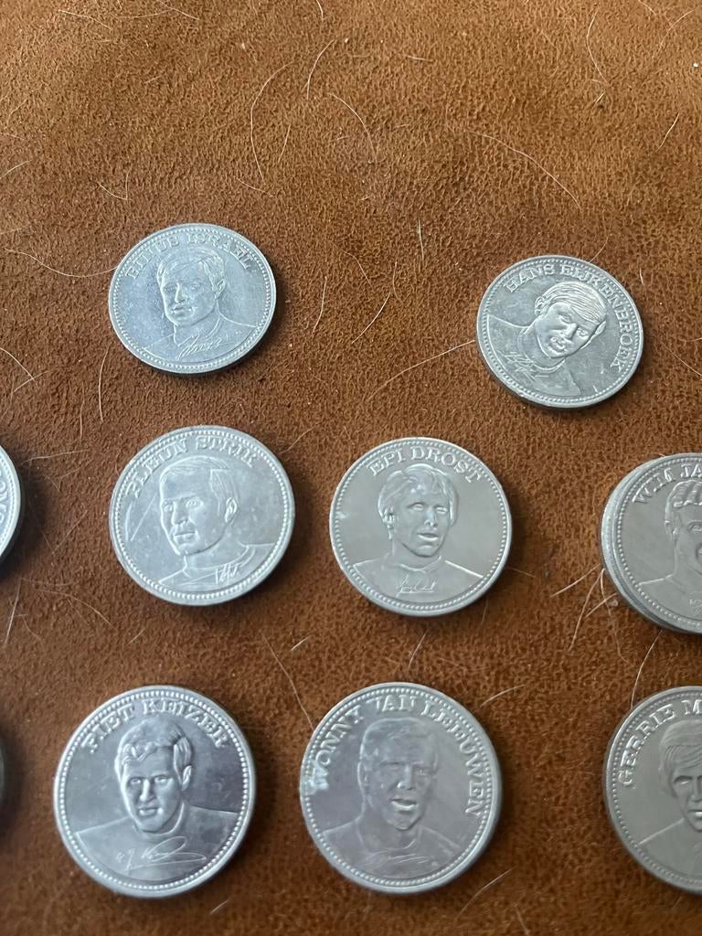 Shell Voetbaltoppen munten uit 1970, Postzegels en Munten, Munten | Nederland, Ophalen of Verzenden, Koningin Juliana, Overige waardes