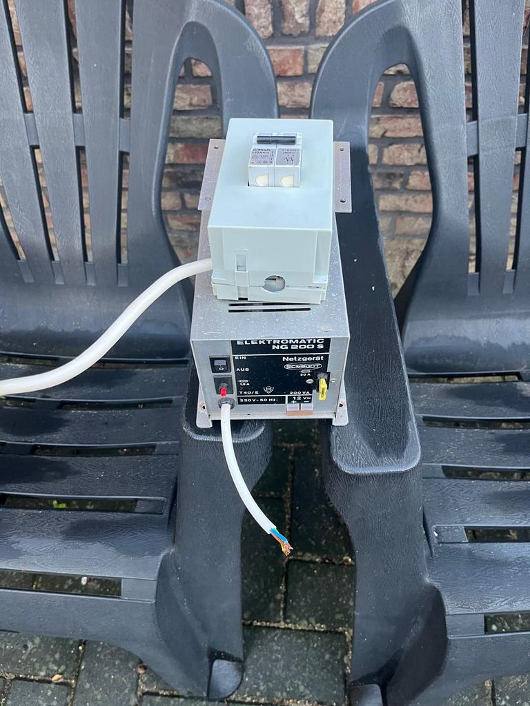 Stabiele omvormer naar 12V/20A + caravan hoofdzekering 10A, Caravans en Kamperen, Caravan accessoires, Ophalen, Zo goed als nieuw
