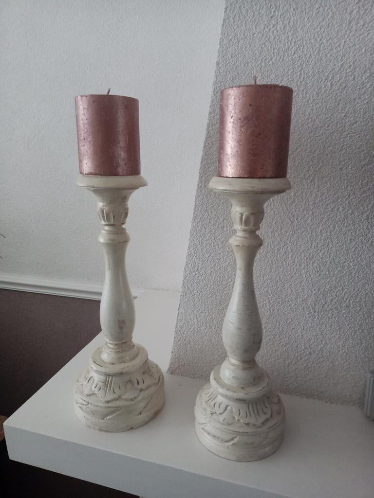2 houten brocante kandelaars, Ophalen of Verzenden, Gebruikt, Hout, 25 tot 50 cm