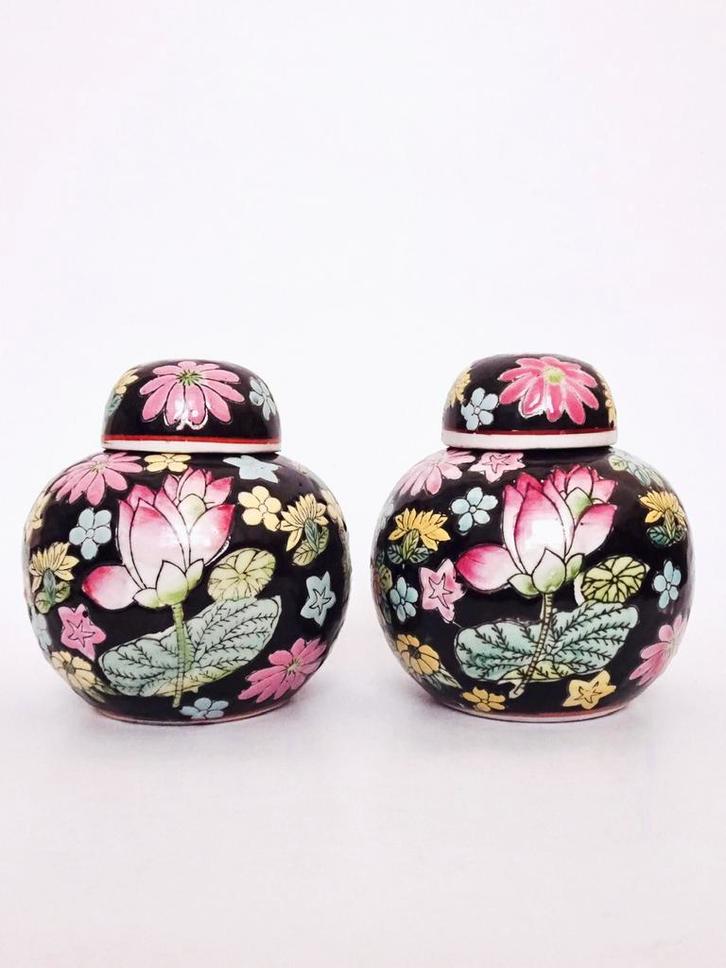2x vintage gemberpot gemberpotten gekleurd bloemen zwart, Antiek en Kunst, Antiek | Porselein, Ophalen
