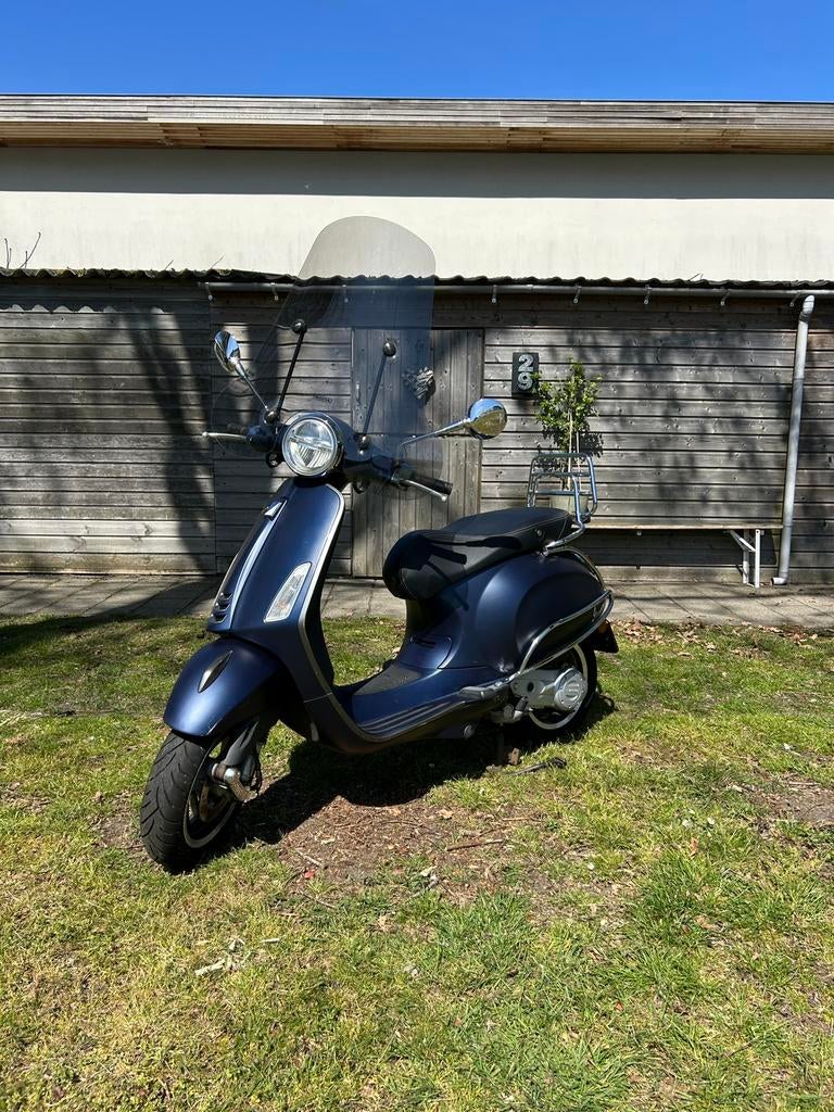 Vespa Primavera Midnight Blue, Fietsen en Brommers, Scooters | Vespa, Ophalen, Gebruikt, Overige modellen, Benzine