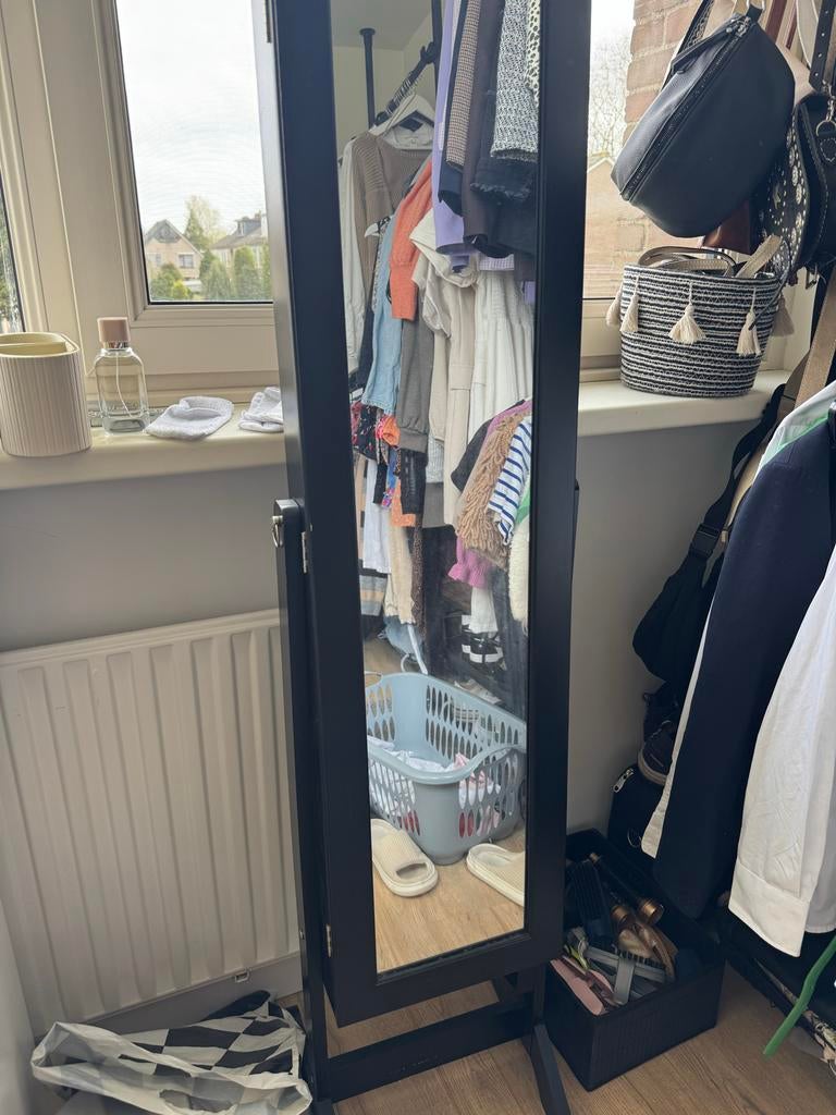 Zwarte sieradenkast met spiegel, Huis en Inrichting, Woonaccessoires | Spiegels, Minder dan 50 cm, Gebruikt, Ophalen of Verzenden