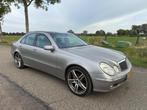 Mercedes-Benz E-klasse 320 Avantgarde, Auto's, Mercedes-Benz, Automaat, Achterwielaandrijving, Gebruikt, Zwart