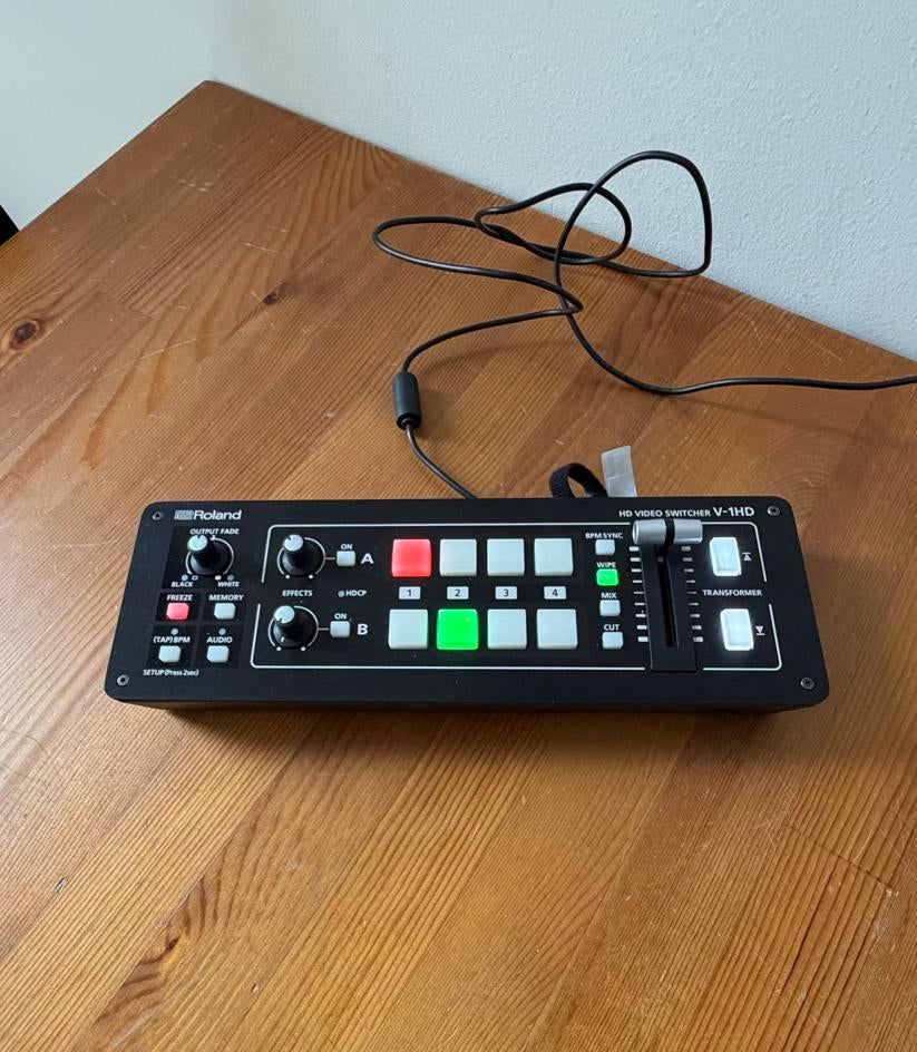 Roland V-1HD HD video switcher, Ophalen of Verzenden, Zo goed als nieuw, Video