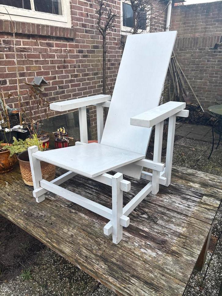 Gerrit Rietveld Stijl Stoel - Wit (voorheen blauw), Antiek en Kunst, Antiek | Meubels | Stoelen en Banken