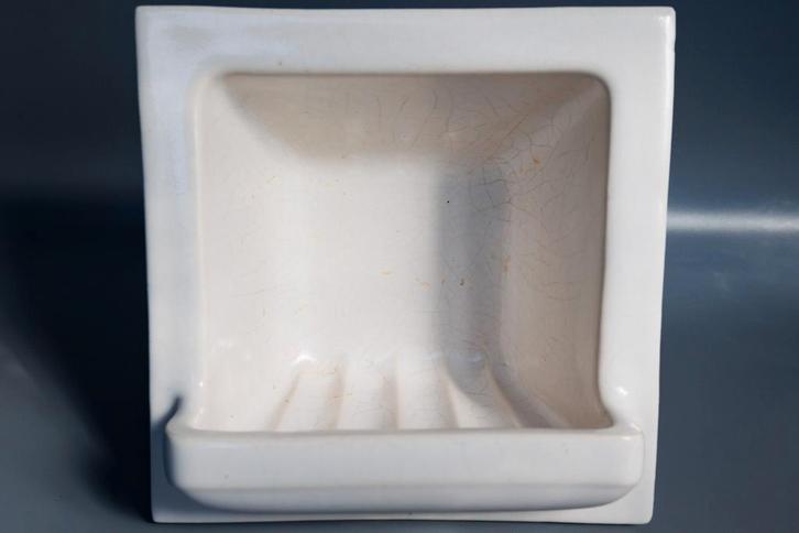 Vintage keramisch inbouw wand zeepbakje  jaren 30–50 15x15cm, Doe-het-zelf en Verbouw, Tegels, Gebruikt, Wandtegels, Keramiek