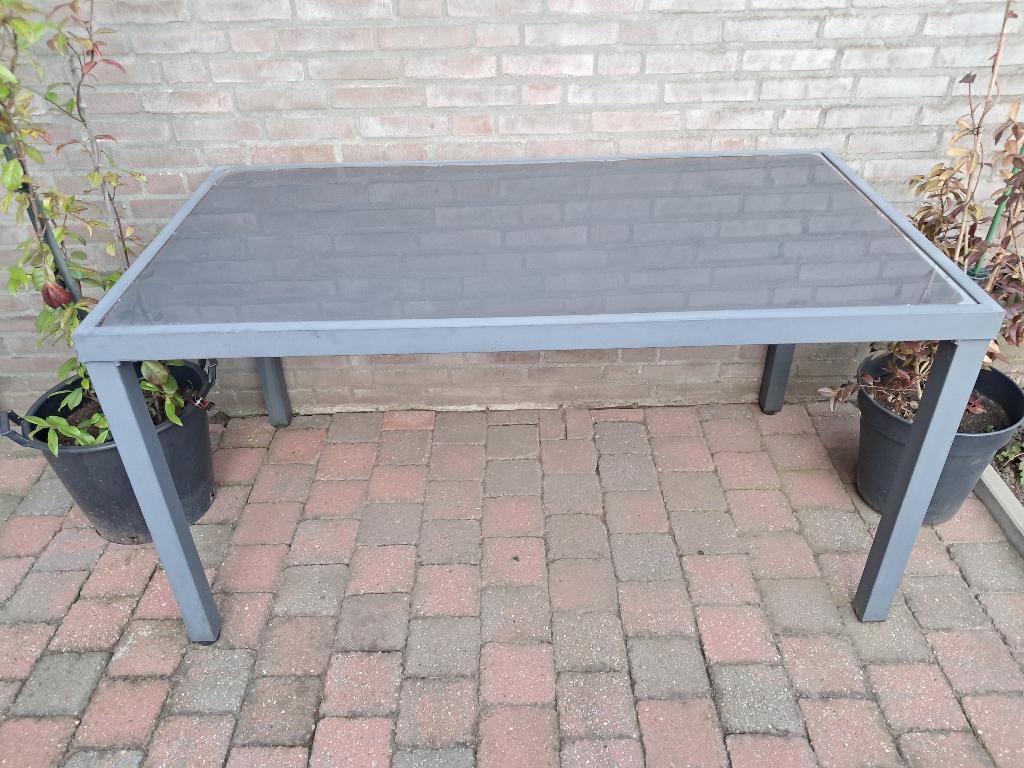 tuintafel en stapelstoelen, Tuin en Terras, Ophalen, 4 zitplaatsen, Gebruikt, Aluminium