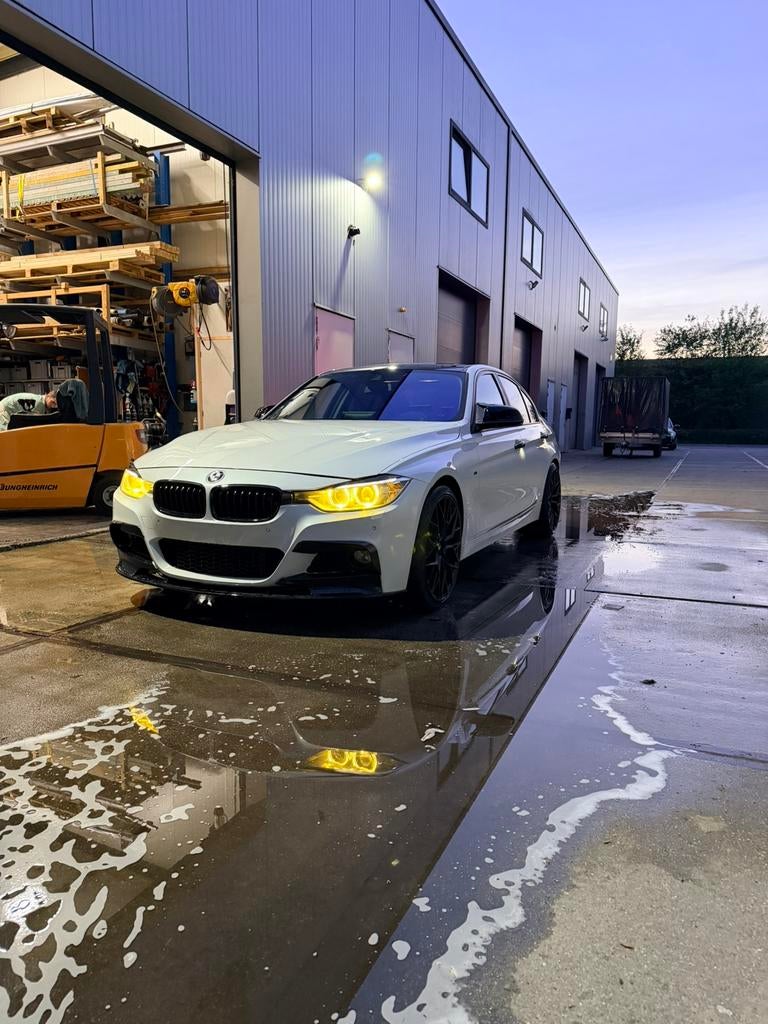 BMW 3-Serie 2.0IX 320 135KW Aut8 (f30) 2012 Wit, Automaat, Achterwielaandrijving, Zwart, 4 cilinders