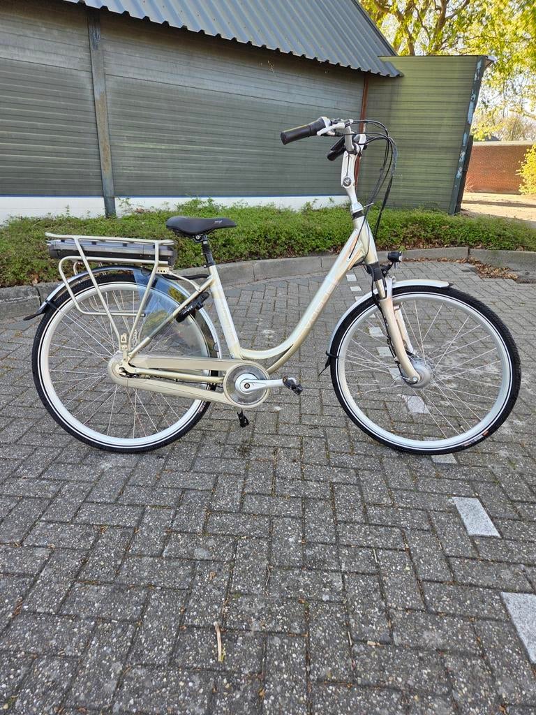 Vogue premium elektrische damesfiets 28inch, Zo goed als nieuw, 47 tot 51 cm, 50 km per accu of meer, Ophalen