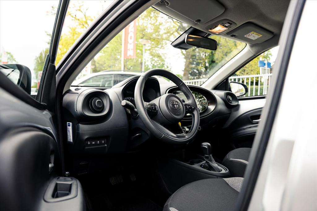 Toyota Aygo X 1.0 First Edtion Automaat | 1e eigenaar | Deal, Stof, Gebruikt, 4 stoelen, 3 cilinders