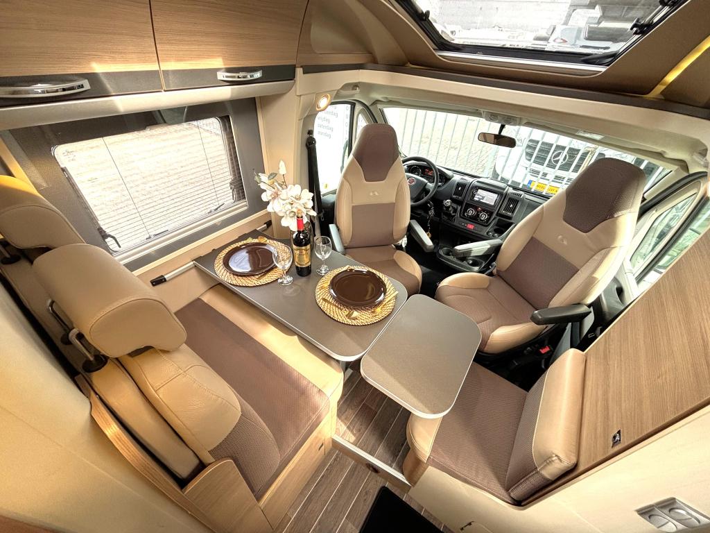 Adria Compact Plus SL ENKELE BEDDEN BIKETRANS LUCHTVERING, Caravans en Kamperen, Campers, Standaard zit, Koelkast, Ringverwarming