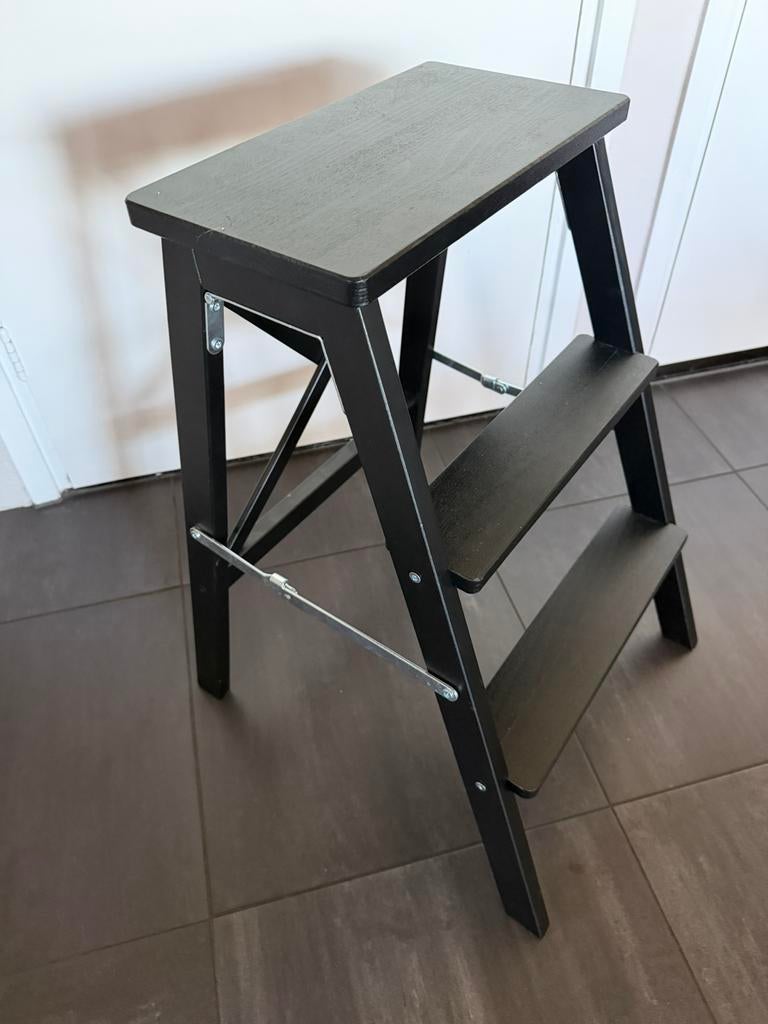 IKEA trapje Bekväm, Huis en Inrichting, Krukjes, Ophalen, Zo goed als nieuw, Hout