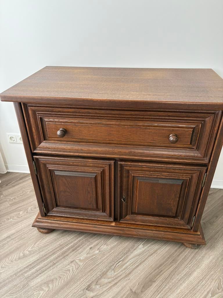 Eiken kastje. TV kastje met 1 lade en twee deurtjes, Ophalen, 1 of 2 laden, 50 tot 100 cm, Zo goed als nieuw