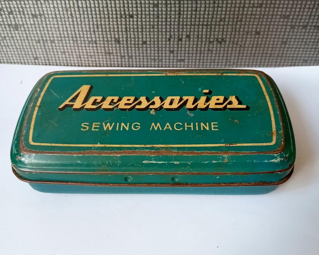 vintage blik voor naaimachine accessoires, Verzamelen, Ophalen of Verzenden, Gebruikt, Overige