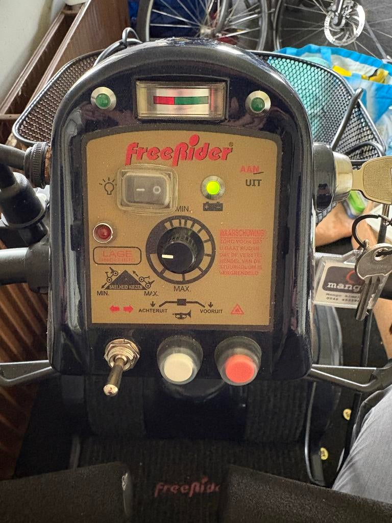 Blauw, weinig gebruikt merk mango tiger 4, Diversen, Brommobielen en Scootmobielen, Ophalen, Zo goed als nieuw, Mango, 16 km/u of meer