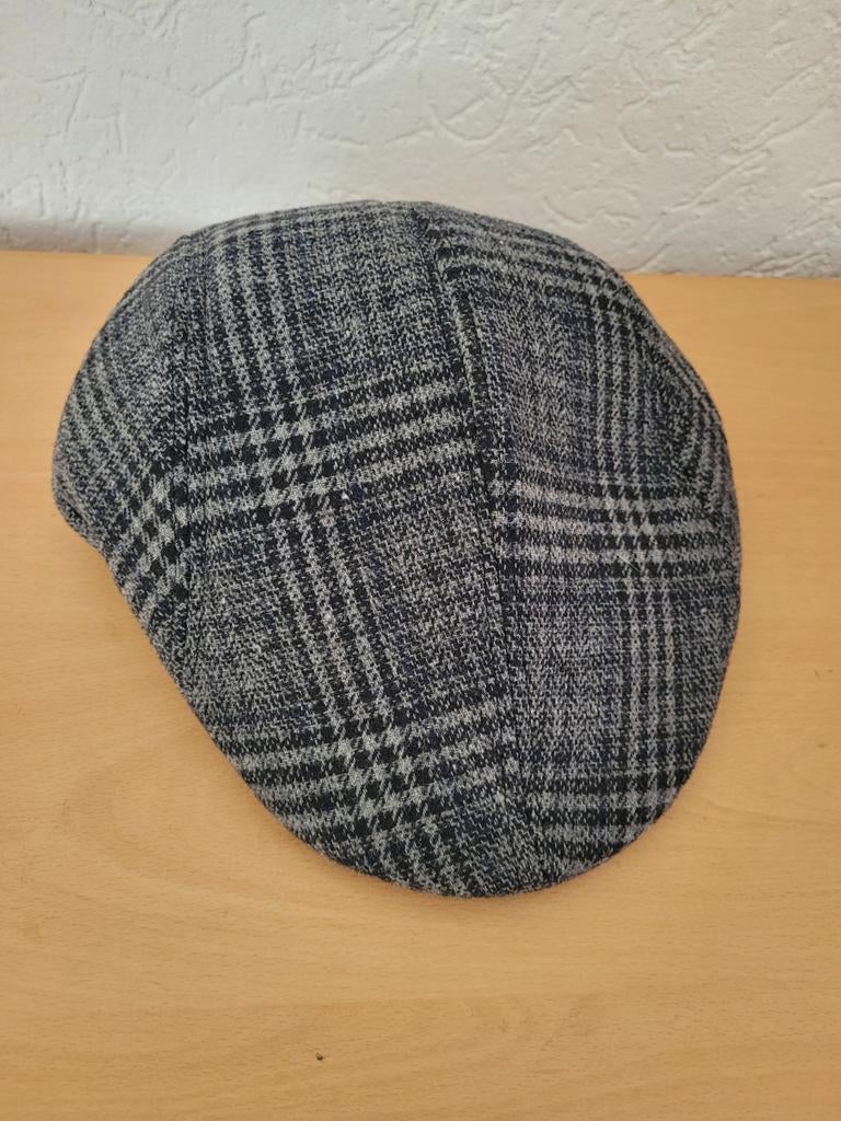 Grijze geruite pet 57, Ophalen of Verzenden, Zo goed als nieuw