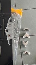 Kroonplaat en stuur verhogers speed triple 2005 - 2010, Motoren, Tuning en Styling, Ophalen of Verzenden