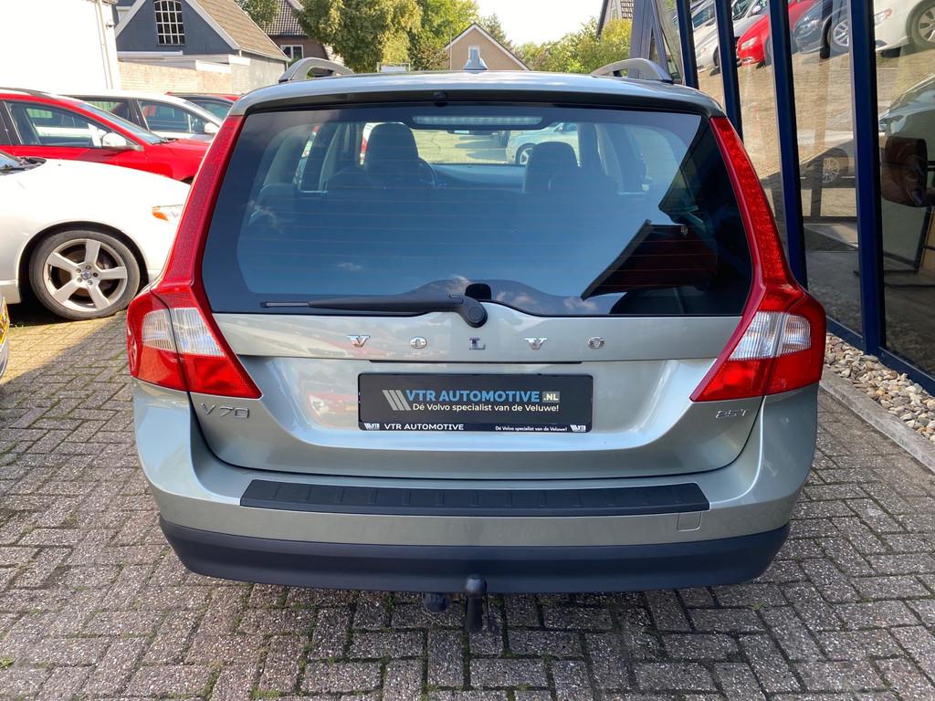 Volvo V70 2.5T Kinetic 200PK YOUNGTIMER, Auto's, Volvo, Voorwielaandrijving, Stof, Zwart, 2521 cc
