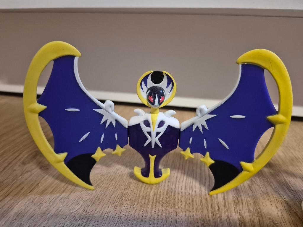 Pokemon mcdonalds speeltjes lunala en thundurus, Verzamelen, Poppetjes en Figuurtjes, Ophalen of Verzenden, Zo goed als nieuw