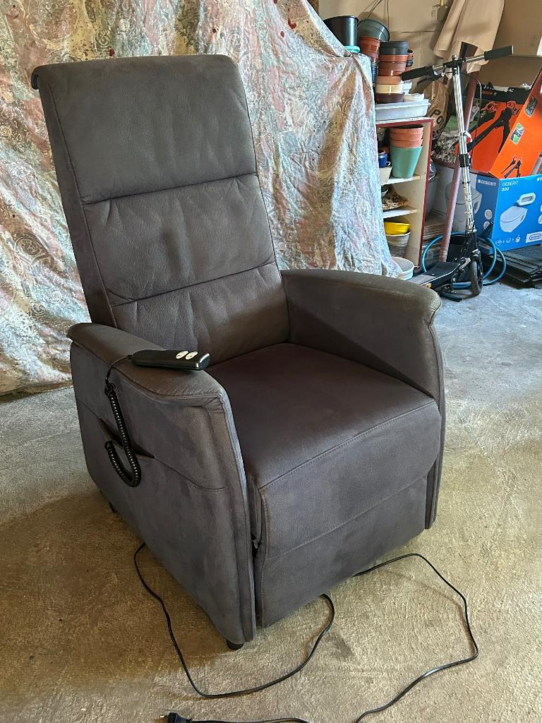 Sta op stoel, Huis en Inrichting, Fauteuils, Ophalen, Kunststof, Gebruikt, 75 tot 100 cm