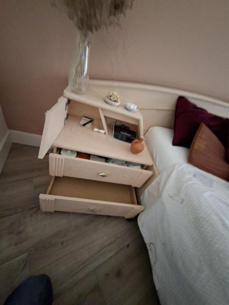 slaapkamer inrichting. Bed, kast, spiegel, commode, Ophalen, Zo goed als nieuw, Tweepersoons, Zalmroze