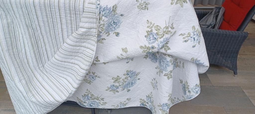 Wit sprei met bloemen en strepen, Wit, Overige typen, Tweepersoons, Ophalen of Verzenden